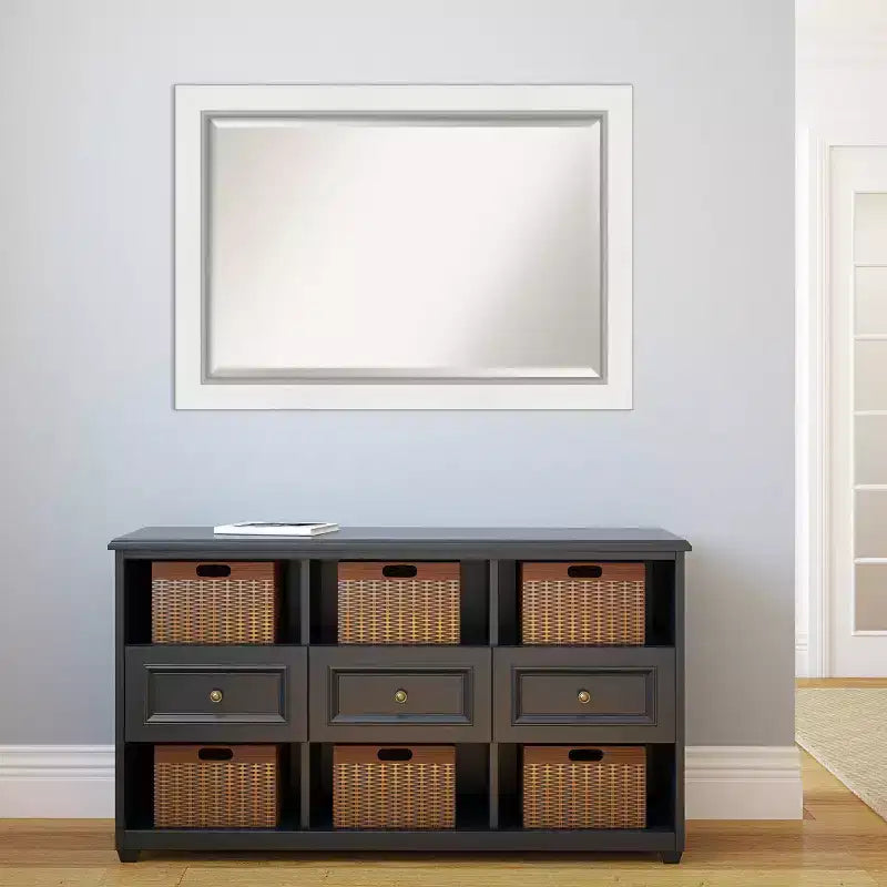 Specchio da parete Eva bianco con cornice argento 42" x 30" - Amanti Art: moderno, smussato, nessun assemblaggio richiesto