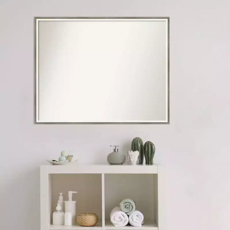 Specchio da parete per bagno Lucie Wood non smussato 29" x 23" argento - Amanti Art: rettangolare moderno, include ferramenta per il montaggio