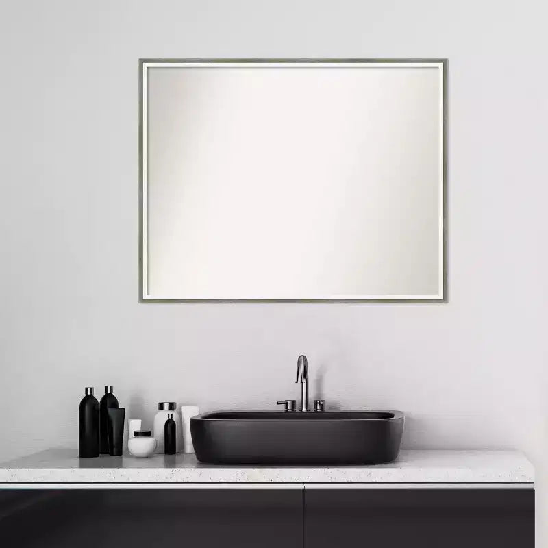 Specchio da parete per bagno Lucie Wood non smussato 29" x 23" argento - Amanti Art: rettangolare moderno, include ferramenta per il montaggio