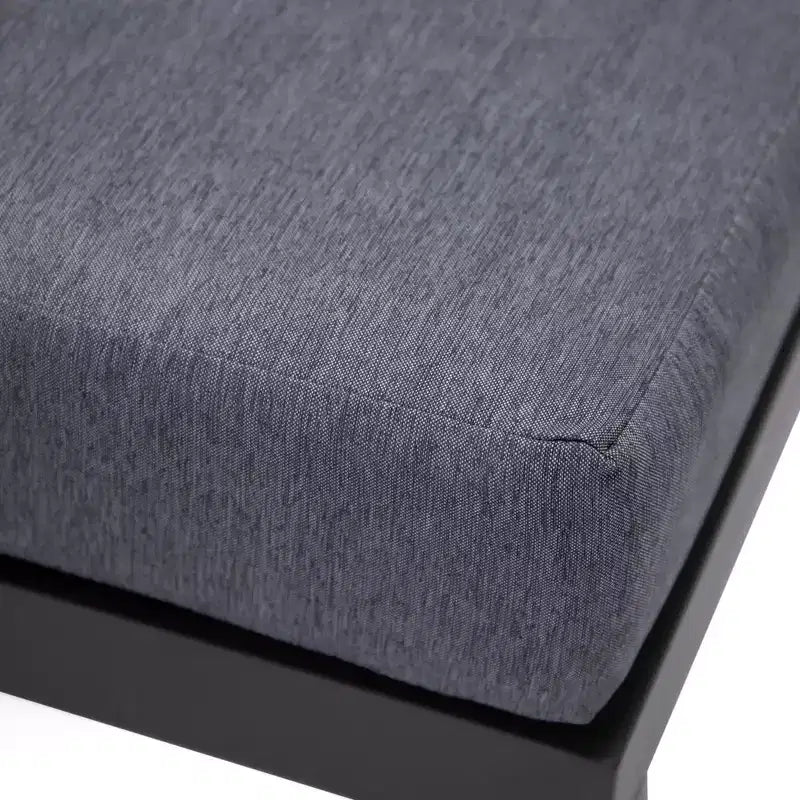 LeisureMod Divanetto angolare a 2 posti imbottito in poliestere con telaio in alluminio e cuscino rimovibile Collezione Hamilton