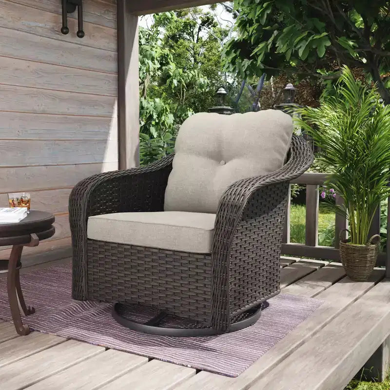 Sedia a dondolo da esterno in vimini/rattan UPTIOT con cuscini