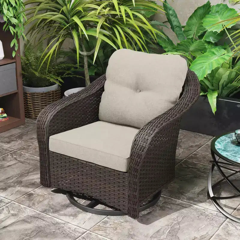 Sedia a dondolo da esterno in vimini/rattan UPTIOT con cuscini