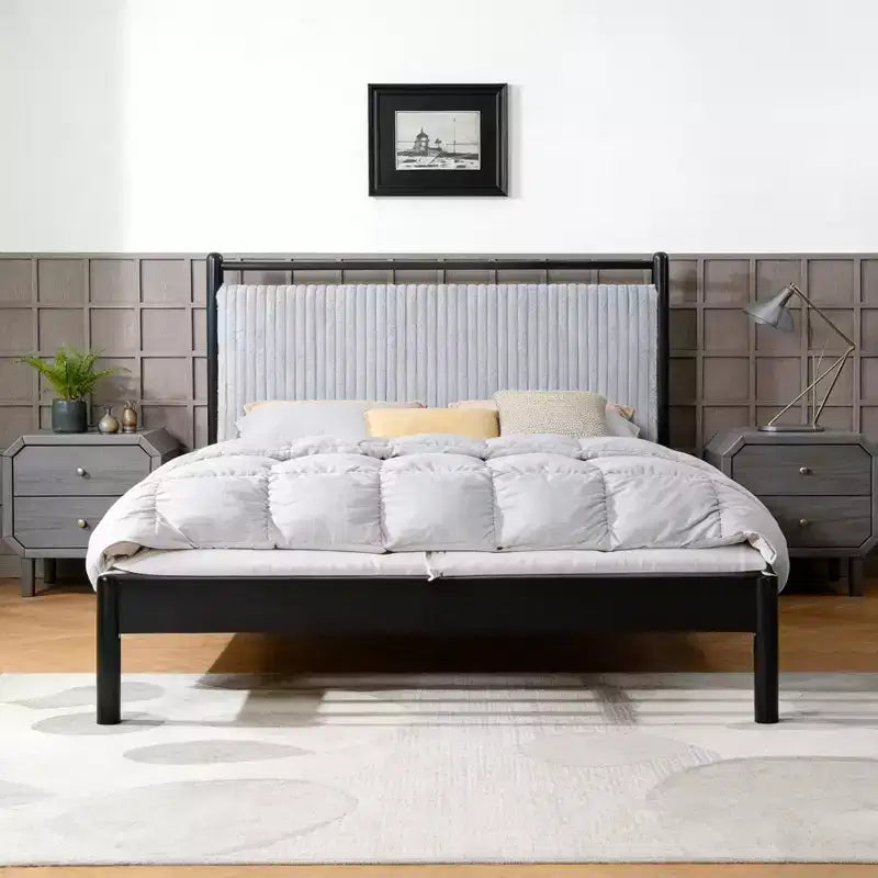 Christopher Knight Home Mircea Struttura letto a piattaforma moderna in legno di gomma con testiera imbottita grigio chiaro