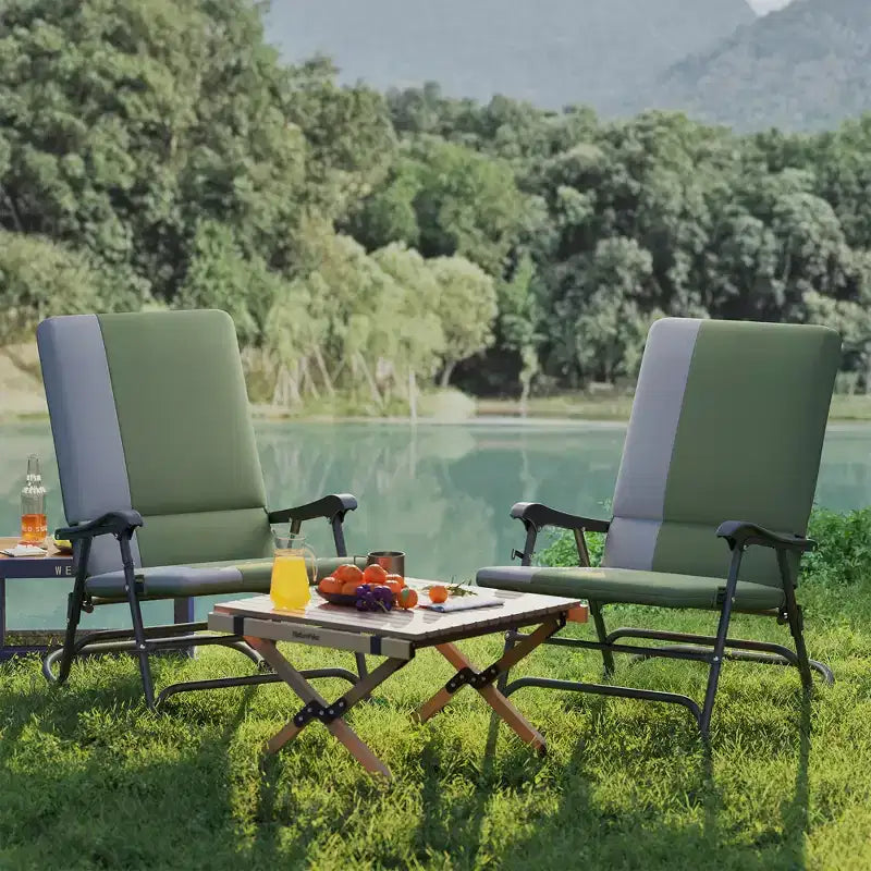 Set di 2 sedie a dondolo da esterno Outsunny, set di sedie a dondolo pieghevoli con capacità di 180 kg, seduta ampia, schienale alto imbottito per patio, portico