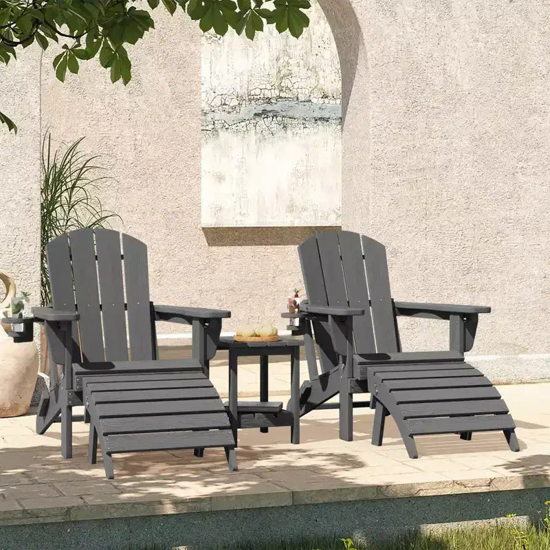 Set da conversazione per esterno a 5 pezzi con 2 pouf pieghevoli, tavolino d'appoggio a due livelli e 2 sedie Adirondack da giardino in plastica regolabili