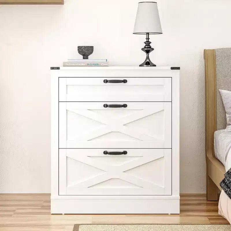 Heynemo Comodino Largo per Camera da Letto, Comodino a X in Legno con 3 Cassetti, Tavolino d'Appoggio Stile Rustico con Cassetti, Tavolino da Notte per Casa, Bianco
