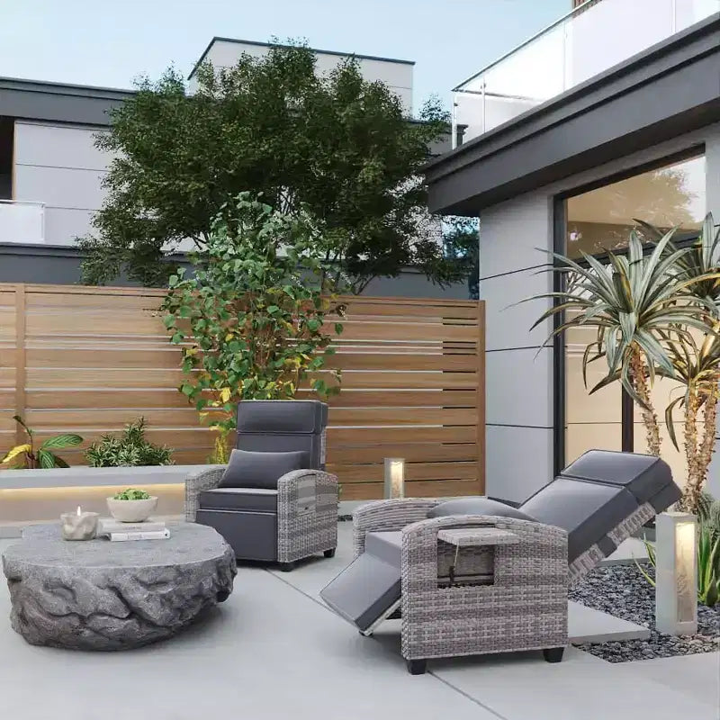 Sedia a sdraio da esterno con schienale e poggiapiedi regolabili, reclinabile in rattan per patio reclinabile a 150° con pompa ad aria+tavolino ribaltabile+cuscino rimovibile