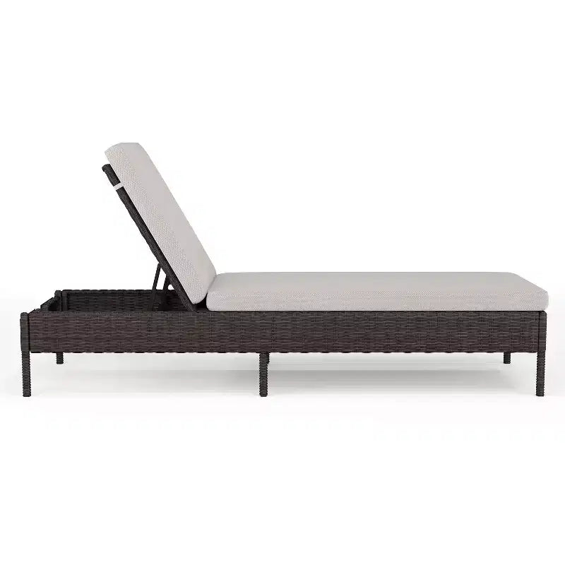 Martha Stewart Bedford Sdraio Regolabile per Patio da Interni-Esterni in Rattan Sintetico con Cuscini per Tutte le Stagioni