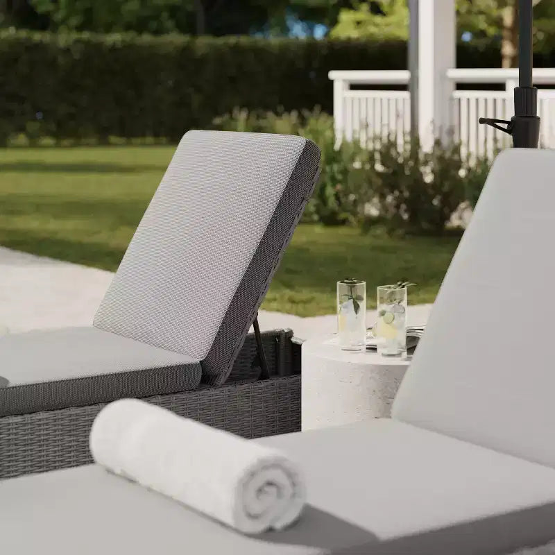 Martha Stewart Bedford Sdraio Regolabile per Patio da Interni-Esterni in Rattan Sintetico con Cuscini per Tutte le Stagioni