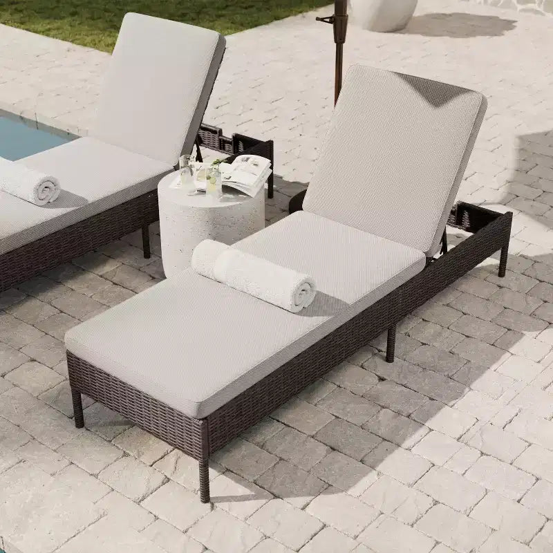 Martha Stewart Bedford Sdraio Regolabile per Patio da Interni-Esterni in Rattan Sintetico con Cuscini per Tutte le Stagioni