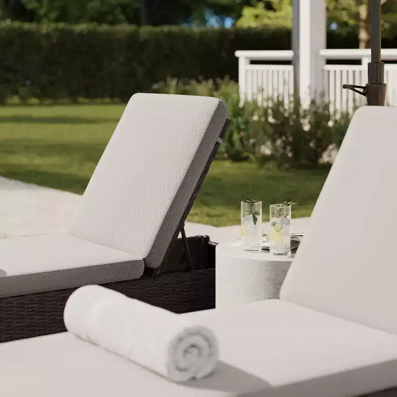 Martha Stewart Bedford Sdraio Regolabile per Patio da Interni-Esterni in Rattan Sintetico con Cuscini per Tutte le Stagioni
