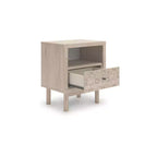 Comodino Signature Design by Ashley Birkmore con un cassetto e porta di ricarica USB, finitura rovere chiaro, cassetto con accento floreale, marrone chiaro