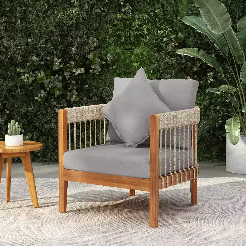 Christopher Knight Home Clifton Sedia club imbottita in acacia rustica e corda da patio con schienale curvo