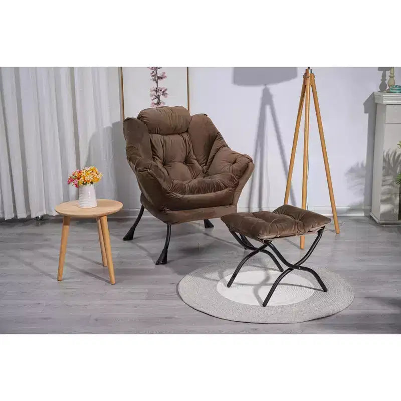 Okak Accent Chair, poltrona imbottita in tessuto di cotone con tasca laterale e telaio in acciaio