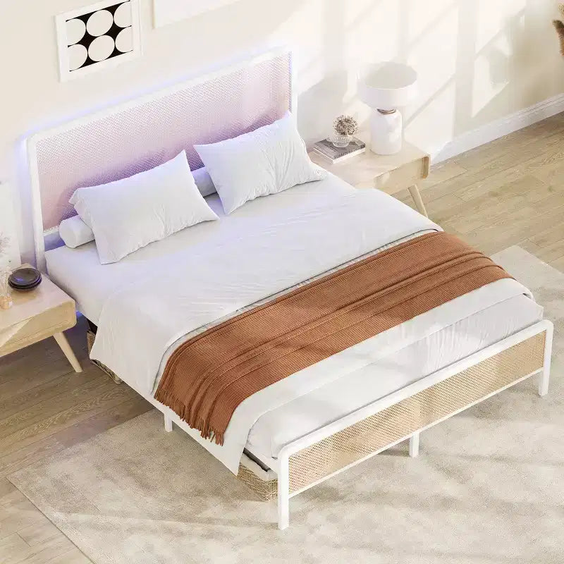 Struttura Letto a Piattaforma in Rattan con Testiera a LED, Letti Bohemien con Robusto Supporto a Doghe in Acciaio