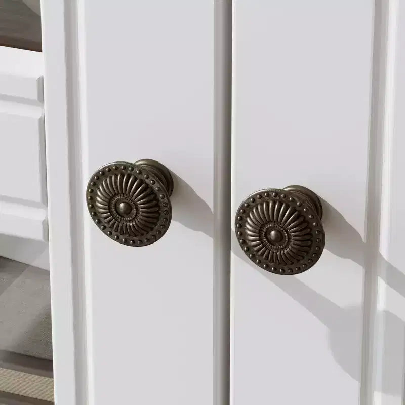 Libreria espositiva Famapy con gambe in legno massiccio e vetrina con ante in vetro