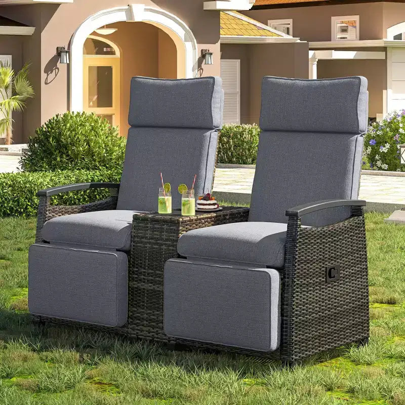 Okak 80-145 Divanetto Reclinabile da Patio con Tavolino Contenitore Incorporato, Schienale Alto e Poggiapiedi Regolabile, Sedia a Sdraio da Esterno per Portico e Giardino