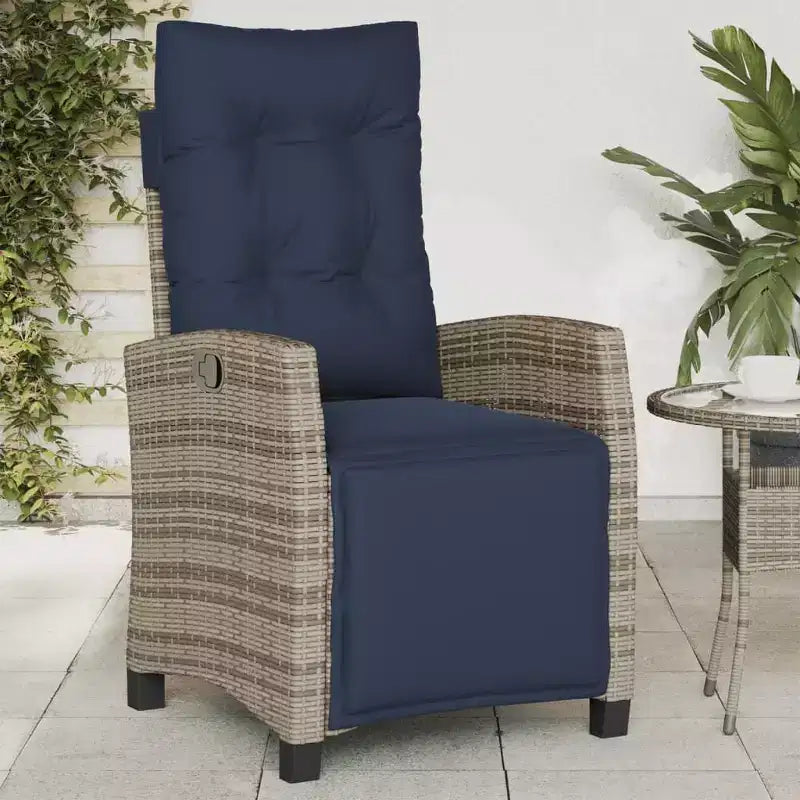 vidaXL Sedie Reclinabili da Giardino con Poggiapiedi - Set da 2, Lettini Regolabili in Polyrattan, Resistenti alle Intemperie e ai Raggi UV, Facili da Pulire, Cuscini Blu Scuro
