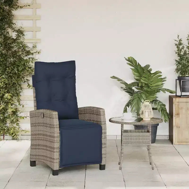 vidaXL Sedia Reclinabile da Giardino con Poggiapiedi - Polirattan Grigio e Cuscino Blu Scuro, Resistente alle Intemperie, Schienale Regolabile per Uso Esterno/Giardino/Terrazza