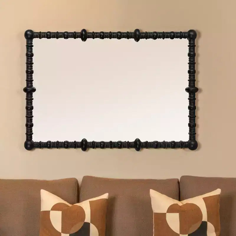 Specchio con cornice in legno con perline e pioli, nero, di Storied Home Chic