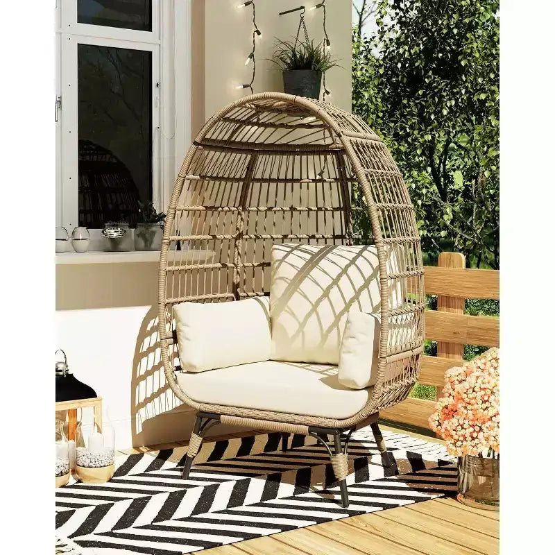 Poltrona a uovo oversize in rattan da esterno con struttura in acciaio e 4 cuscini per patio, portico, cortile, salotti