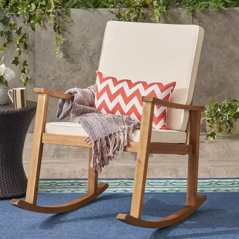 Sedia a Dondolo Moderna da Patio in Legno di Acacia Christopher Knight Home Murad con Cuscini