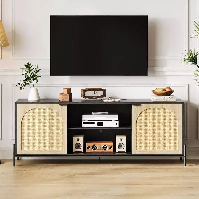 Mobile Consolle Multimediale GustoWave 65, Porta TV in Rattan con 2 Ante e Ripiani Aperti per TV da 60-75 Pollici