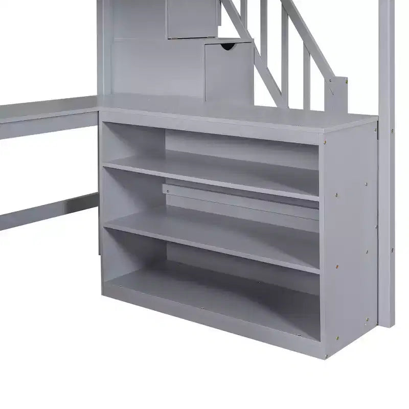 Letto a soppalco Whisen full size con scrivania e ripiani a tre livelli, e scala con cassetti