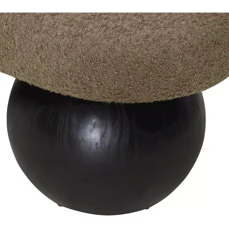 Meridian Furniture, Panca Bowie