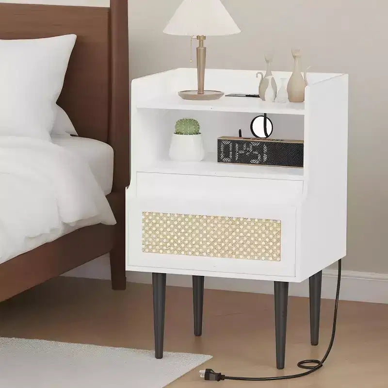 Comodini in Rattan Set da 2, Tavolino da Comodino Bianco, Tavolino da Fattoria con Cassetto e Ripiano Aperto, Tavolino Moderno per Camera da Leto, Soggiorno