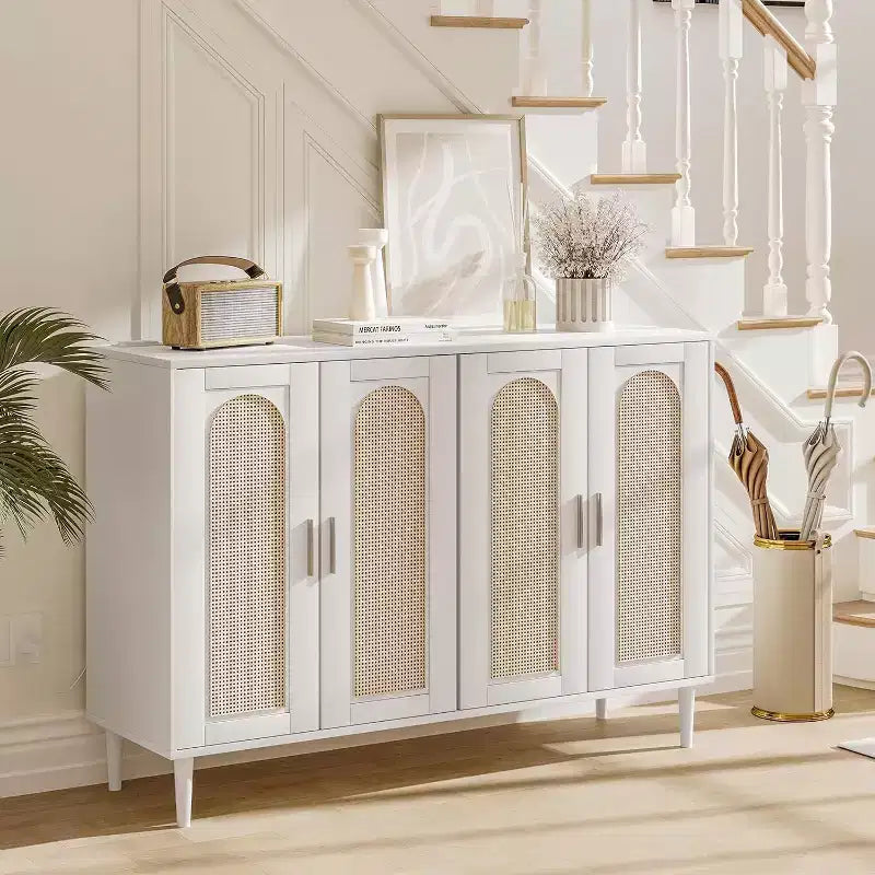 47,4 Credenza in rattan, buffet, mobile in legno con presa di corrente, credenza in legno con 4 ante