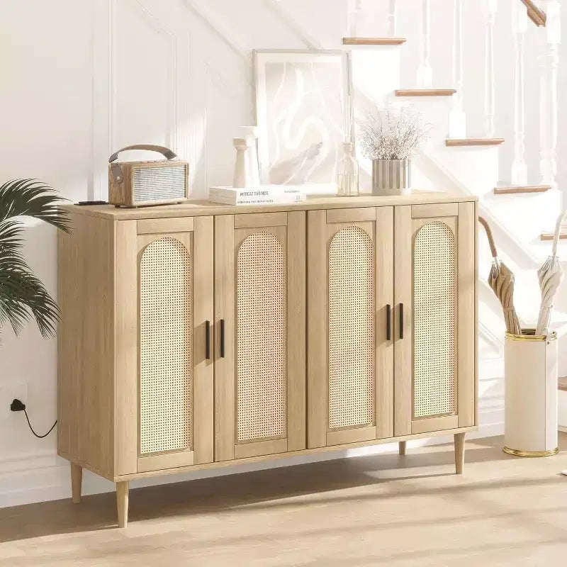 47,4 Credenza in rattan, buffet, mobile in legno con presa di corrente, credenza in legno con 4 ante