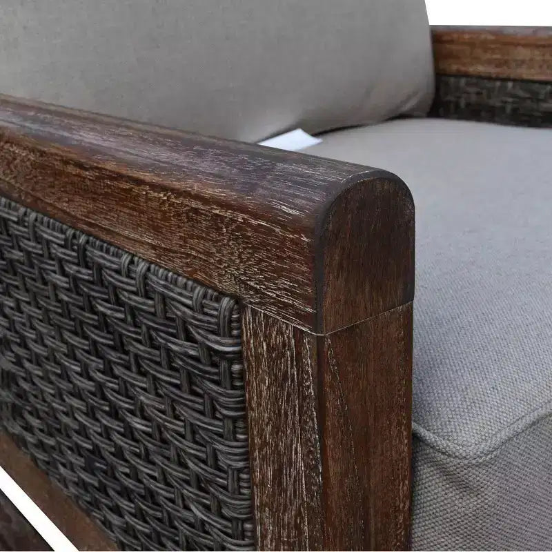 Courtyard Casual Bermuda Poltrona Club in Teak FSC Tinta Tortora Rustico con Vimini Grigio Invecchiato Completamente Assemblata