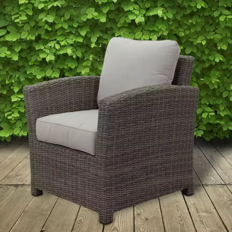 Poltrona Club Courtyard Casual Capri in acrilico tinto in massa con trattamento DWR EverBloc