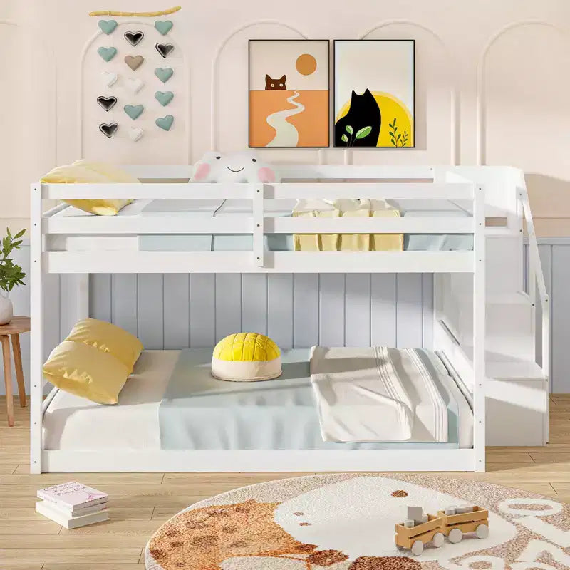 Letto a Castello Basso Costway Full Over Full con Scale Contenitore e Sponde di Sicurezza a Tutta Lunghezza Bianco/Grigio