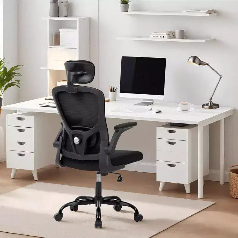 Sedia da ufficio ergonomica con schienale alto in rete, poggiatesta e supporto lombare regolabili, braccioli ribaltabili