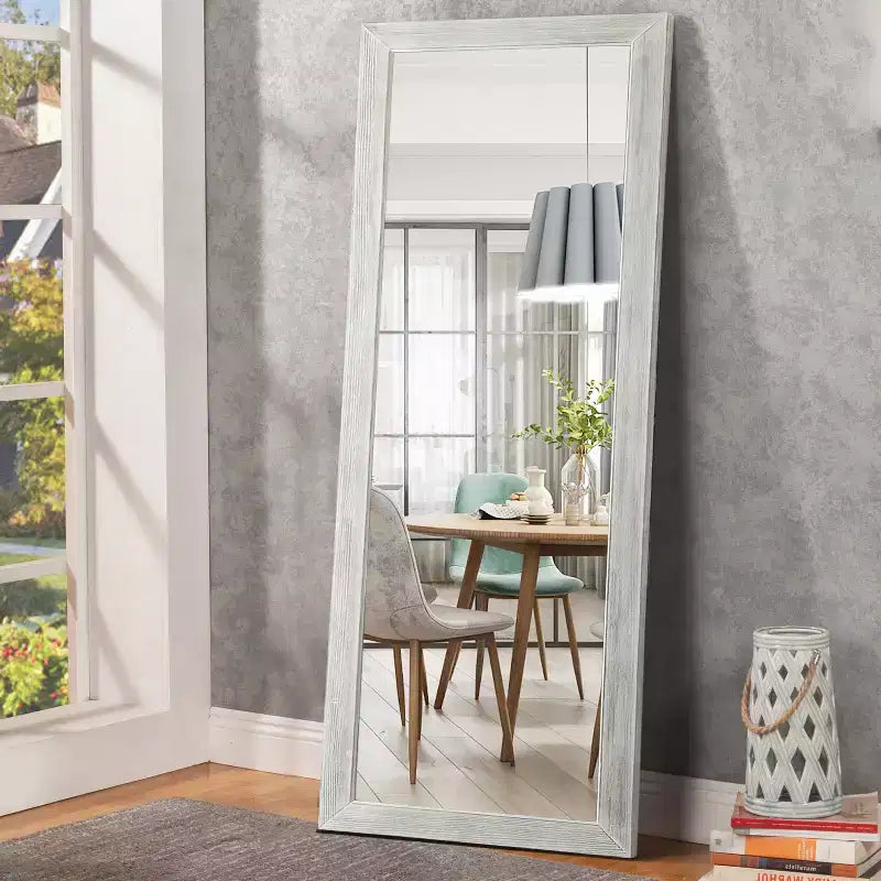 MAYEERTY Specchio a figura intera in legno massello spazzolato bianco lavato 64x21 pollici con supporto in vetro temperato