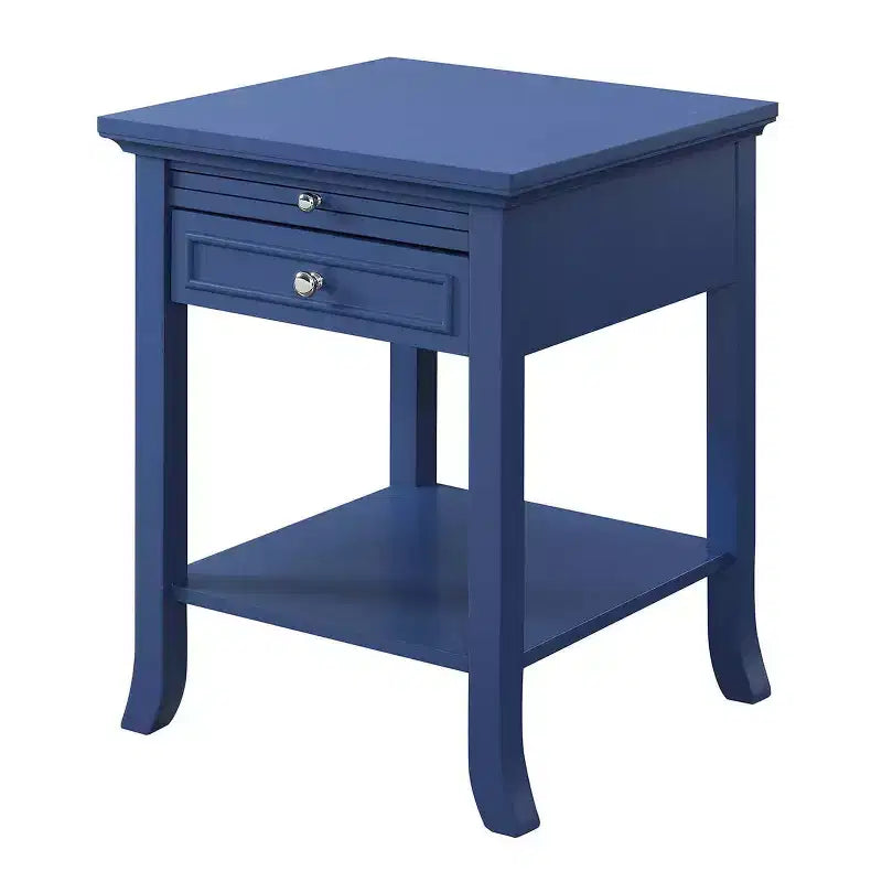 Tavolino d'appoggio triangolare HomeStock Belmont con ripiano, tavolino stretto con bordi smussati, gambe affusolate e design compatto salvaspazio