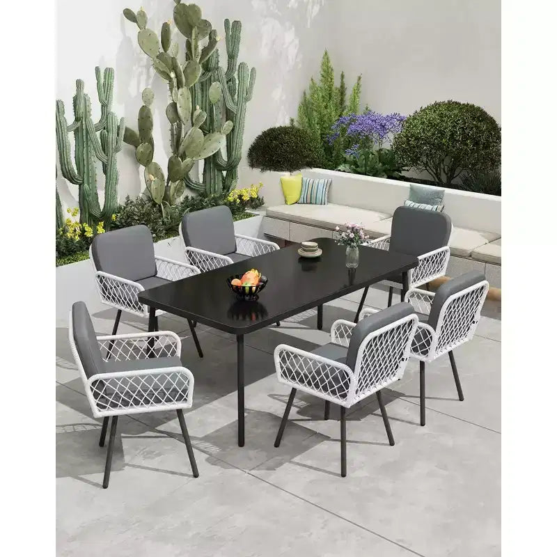 Set da pranzo da esterno TROPOW, tavolo in metallo nero 150x90cm con piano in vetro temperato e 6 sedie in vimini, set tavolo e sedie da patio con cuscini grigi