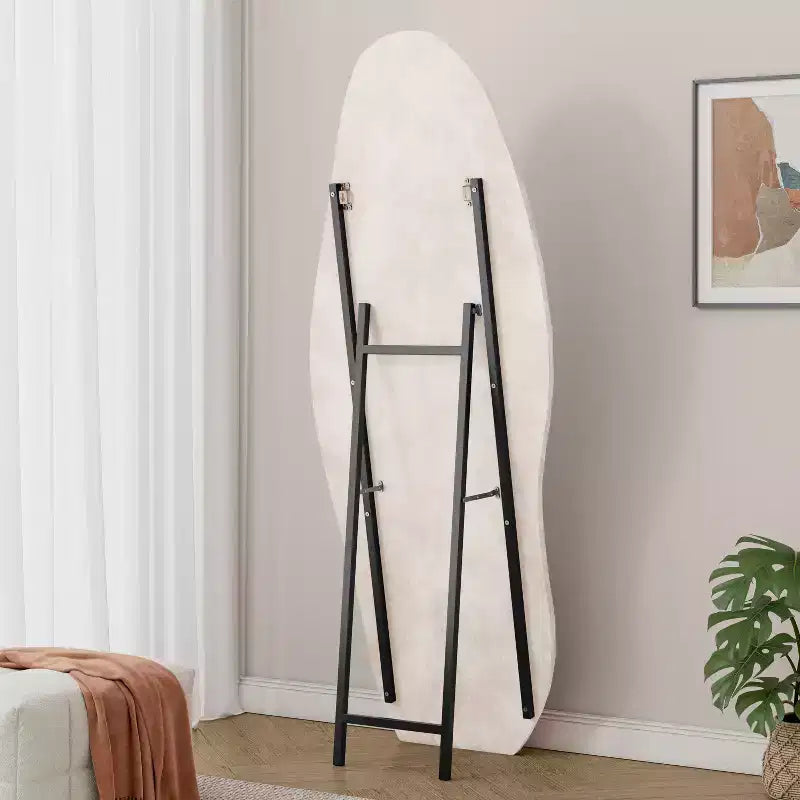Okak 63*24 pollici Specchio da terra ondulato irregolare in flanella, Specchio a figura intera con cornice in legno e supporto, Specchio da parete per spogliatoio, soggiorno