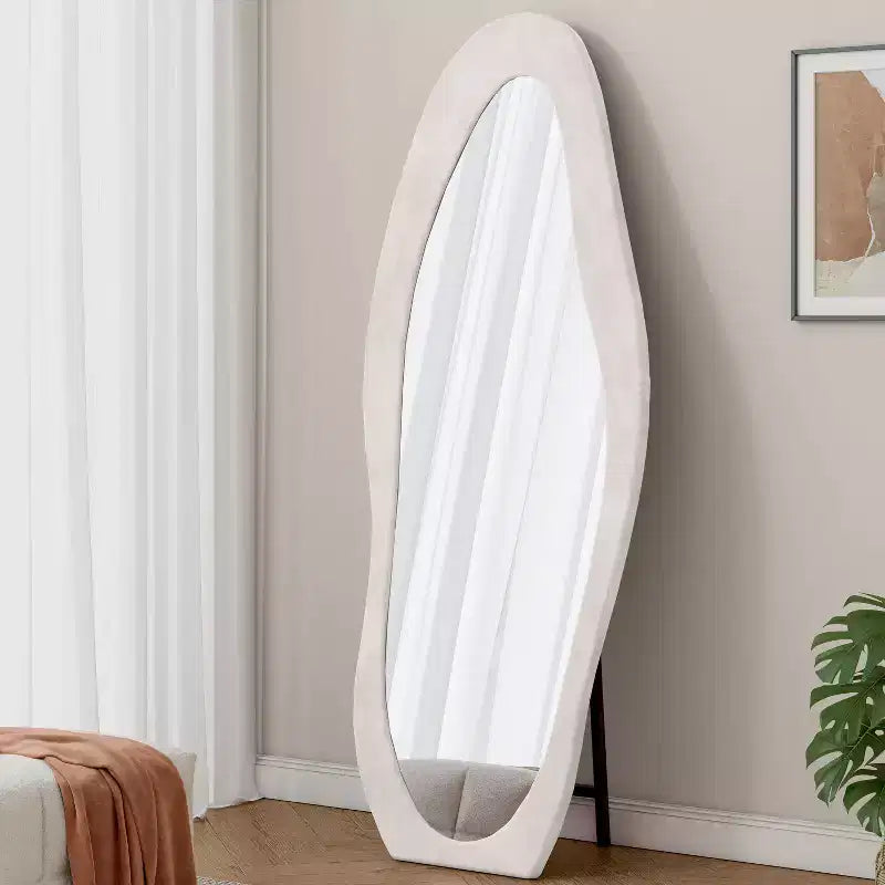 Okak 63*24 pollici Specchio da terra ondulato irregolare in flanella, Specchio a figura intera con cornice in legno e supporto, Specchio da parete per spogliatoio, soggiorno