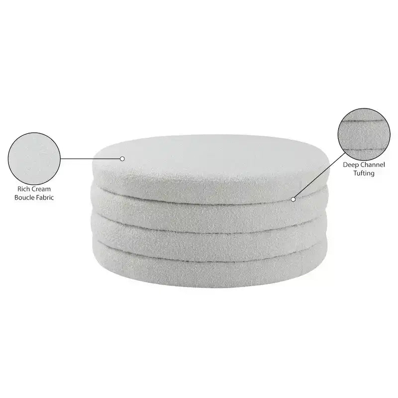 Meridian Furniture, Tavolino da caffè Aphia in tessuto Bouclé