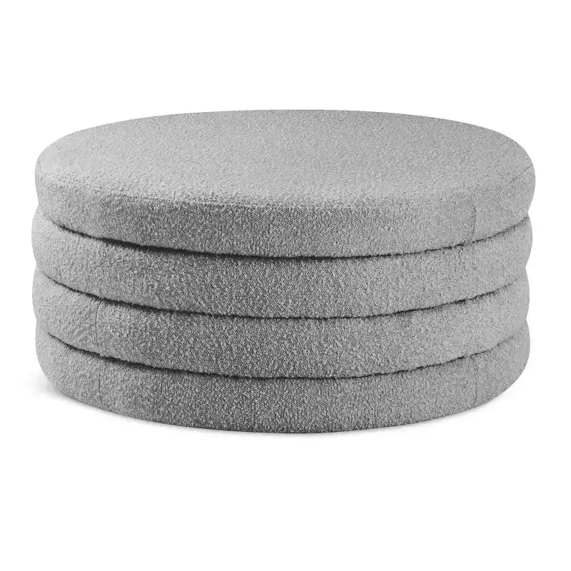 Meridian Furniture, Tavolino da caffè Aphia in tessuto Bouclé