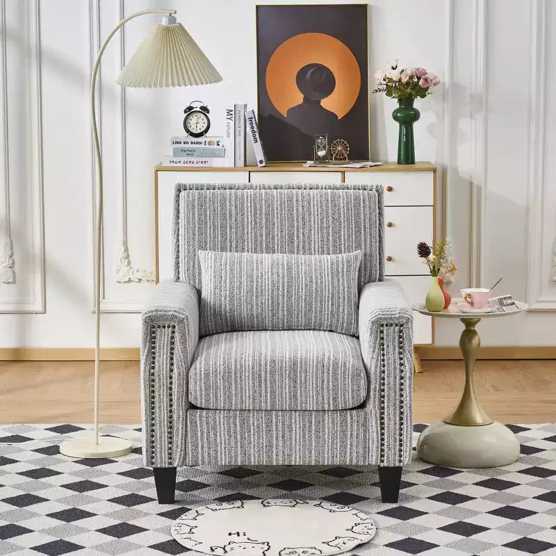 Poltrona Lounge in Tessuto a Righe Stile Mid-Century Okak con Rifiniture Borchiate, Sedia per Lettura e Relax per Soggiorni, Aree Relax