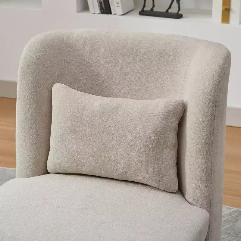 Poltrona girevole Okak Mid-Century in ciniglia con cuscino, poltrona accent senza braccioli per soggiorni, aree relax
