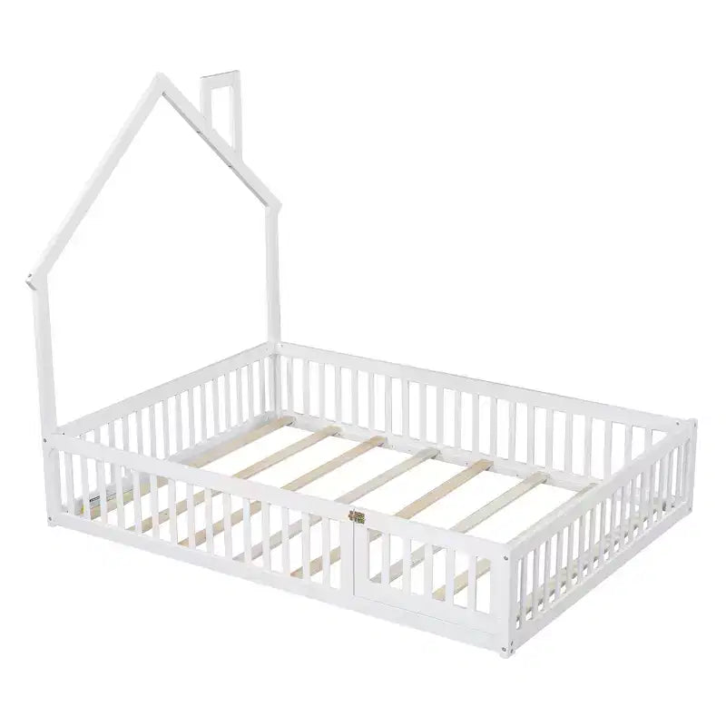 Letto a piattaforma a forma di casa in legno a una piazza e mezza con sponda di protezione, struttura del letto a terra in legno massiccio con testiera a forma di casa per bambini
