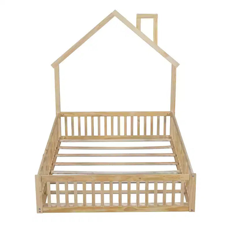 Letto a piattaforma a forma di casa in legno a una piazza e mezza con sponda di protezione, struttura del letto a terra in legno massiccio con testiera a forma di casa per bambini