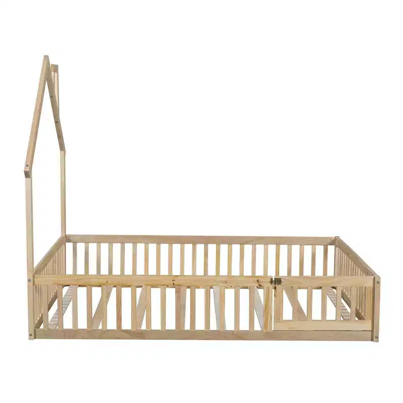 Letto a piattaforma a forma di casa in legno a una piazza e mezza con sponda di protezione, struttura del letto a terra in legno massiccio con testiera a forma di casa per bambini
