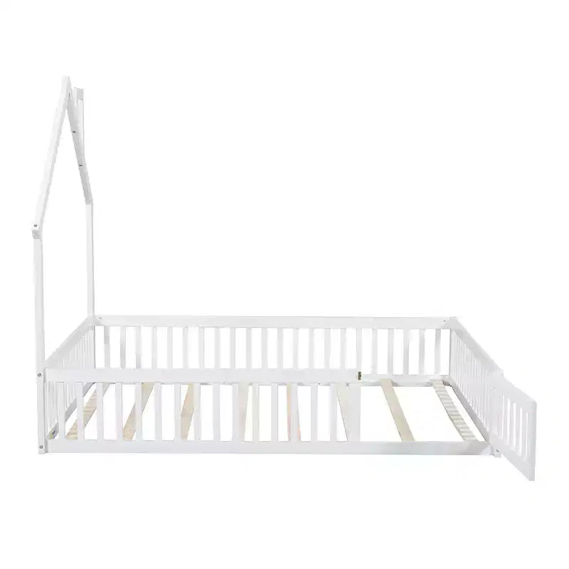 Letto a piattaforma a forma di casa in legno a una piazza e mezza con sponda di protezione, struttura del letto a terra in legno massiccio con testiera a forma di casa per bambini