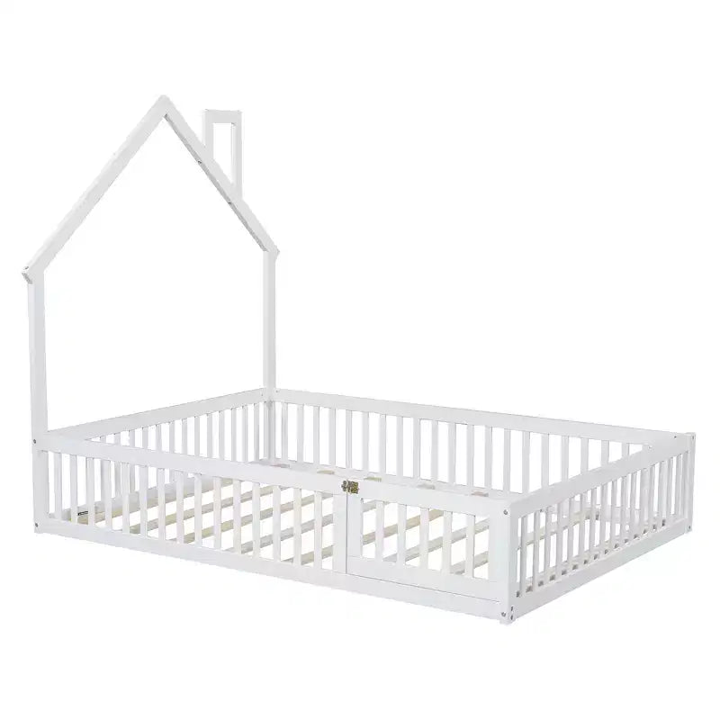 Letto a piattaforma a forma di casa in legno a una piazza e mezza con sponda di protezione, struttura del letto a terra in legno massiccio con testiera a forma di casa per bambini